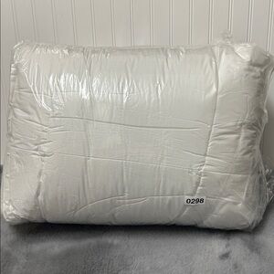 Pottery Barn Teen All Season Down Alternative Duvet Insert
F/Q